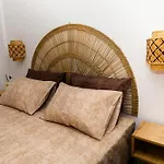 Dm Seaside House Perissa (Santorini)