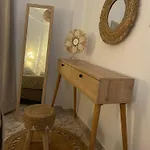 Dm Seaside House Perissa (Santorini)