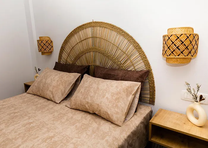 Dm Seaside House Perissa (Santorini)